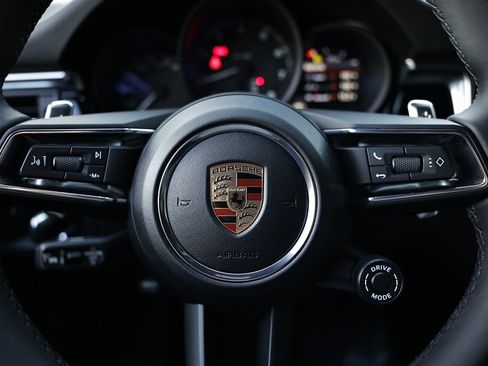 New 2026 Porsche Macan image 37