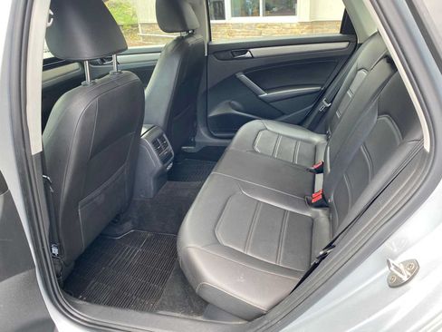 Used 2020 Volkswagen Passat 2.0T SE w/ Sunroof Package FWD image 8