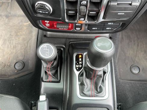 Used 2023 Jeep Wrangler Unlimited Rubicon w/ Safety Group AWD/4WD image 19