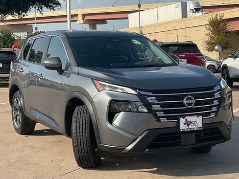 Used 2025 Nissan Rogue SV FWD image 3