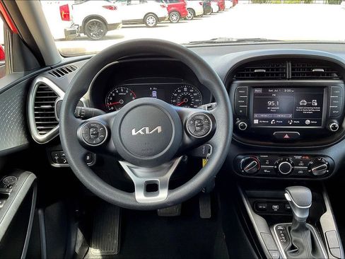 Certified 2022 Kia Soul LX w/ Technology Package image 5