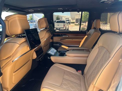 Used 2022 Jeep Grand Wagoneer Series III w/ Rear Seat Video Group 1 AWD/4WD image 33