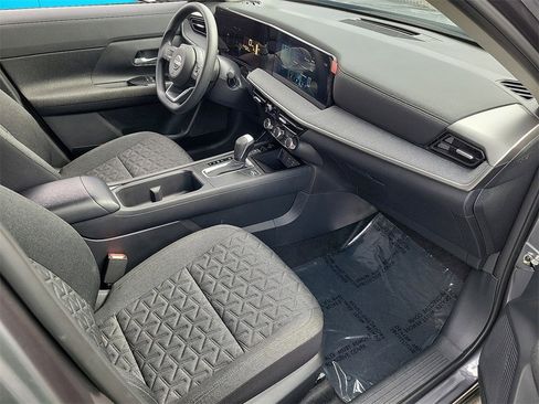 Used 2025 Nissan Kicks SV image 15