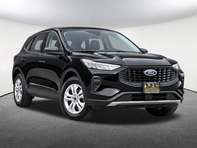 Used 2023 Ford Escape AWD image 2