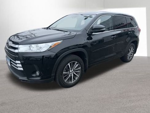 Used 2017 Toyota Highlander XLE image 1