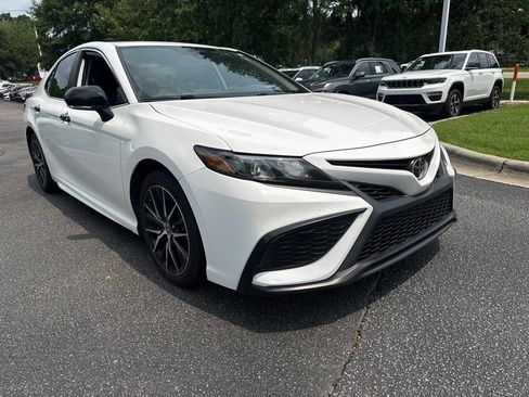 Used 2021 Toyota Camry SE w/ Convenience Package FWD image 7