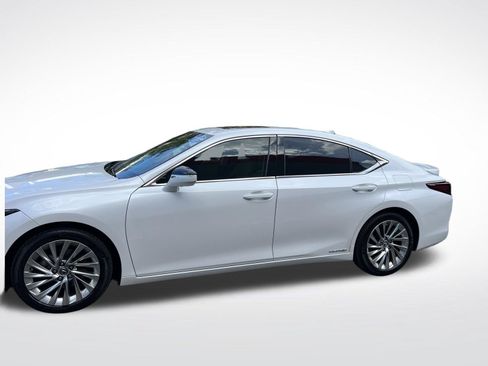 Used 2019 Lexus ES 300h Ultra Luxury w/ Accessory Package 2 FWD image 6