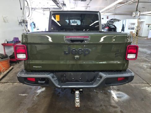 Used 2022 Jeep Gladiator Sport AWD/4WD image 4