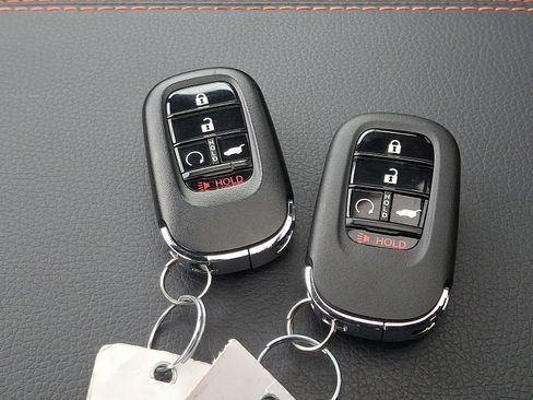 Certified 2025 Honda Pilot TrailSport image 3