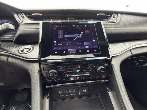 Used 2025 Jeep Grand Cherokee Laredo X w/ Luxury Tech Group I AWD/4WD image 33