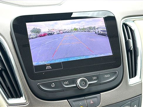 Used 2024 Chevrolet Malibu LT image 32