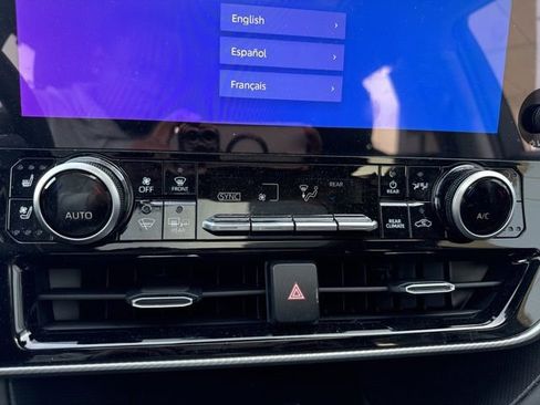 Used 2025 Toyota Highlander Platinum image 16