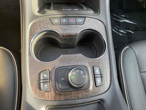 Used 2023 GMC Acadia Denali w/ Denali Technology Package AWD/4WD image 25