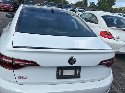Used 2019 Volkswagen Jetta GLI FWD image 8