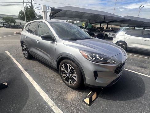 Used 2022 Ford Escape SE w/ SE Sport Appearance Package FWD image 5
