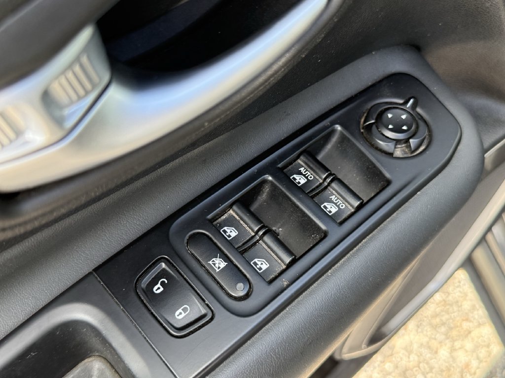 Certified 2022 Jeep Renegade Latitude AWD/4WD image 15