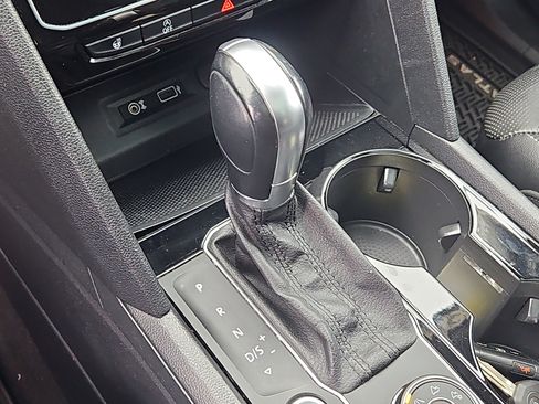 Used 2018 Volkswagen Atlas SEL Premium image 24