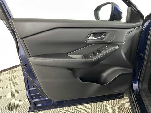 Used 2025 Nissan Rogue SV FWD image 16