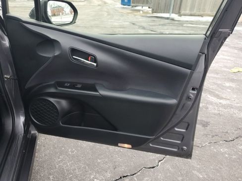 Used 2021 Toyota Prius LE image 31