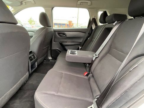 Used 2024 Nissan Rogue S image 27