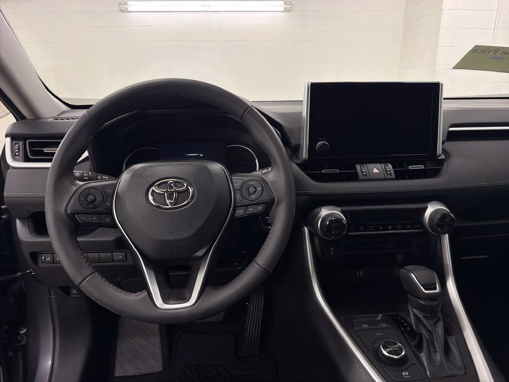 Used 2023 Toyota RAV4 XLE Premium AWD/4WD image 9