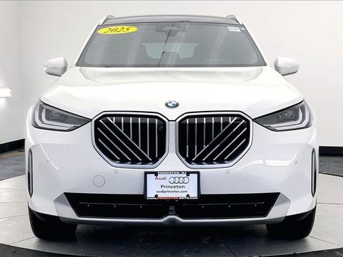 Used 2025 BMW X3 xDrive30i w/ Premium Package image 3