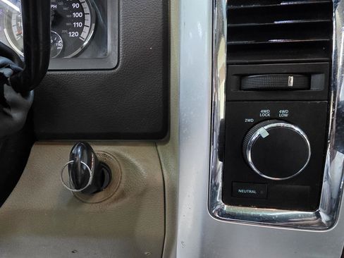 Used 2012 RAM 2500 Laramie w/ Protection Group AWD/4WD image 32