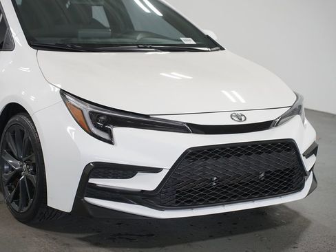 Certified 2023 Toyota Corolla SE image 4