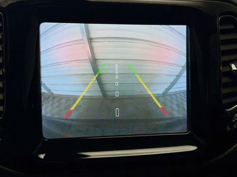 Used 2019 Jeep Compass Latitude FWD image 15