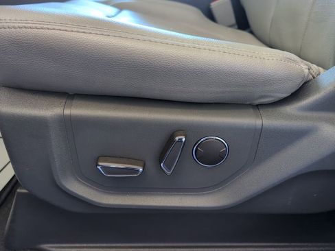 Used 2019 Ford Expedition XLT w/ Equipment Group 202A AWD/4WD image 14
