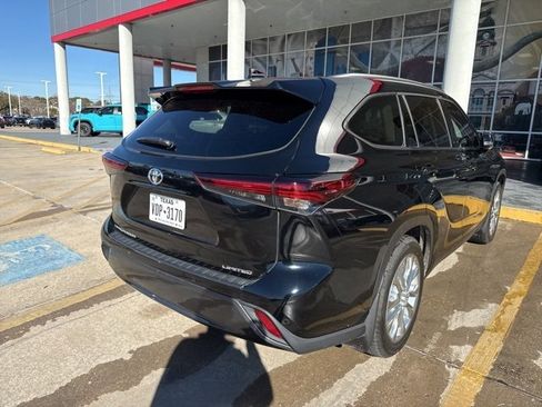 Used 2024 Toyota Highlander Limited image 8