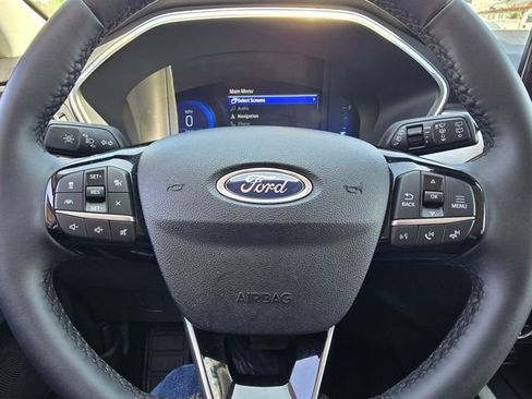 Used 2022 Ford Escape Titanium image 38