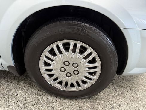 Used 2002 Chrysler Sebring LX image 32