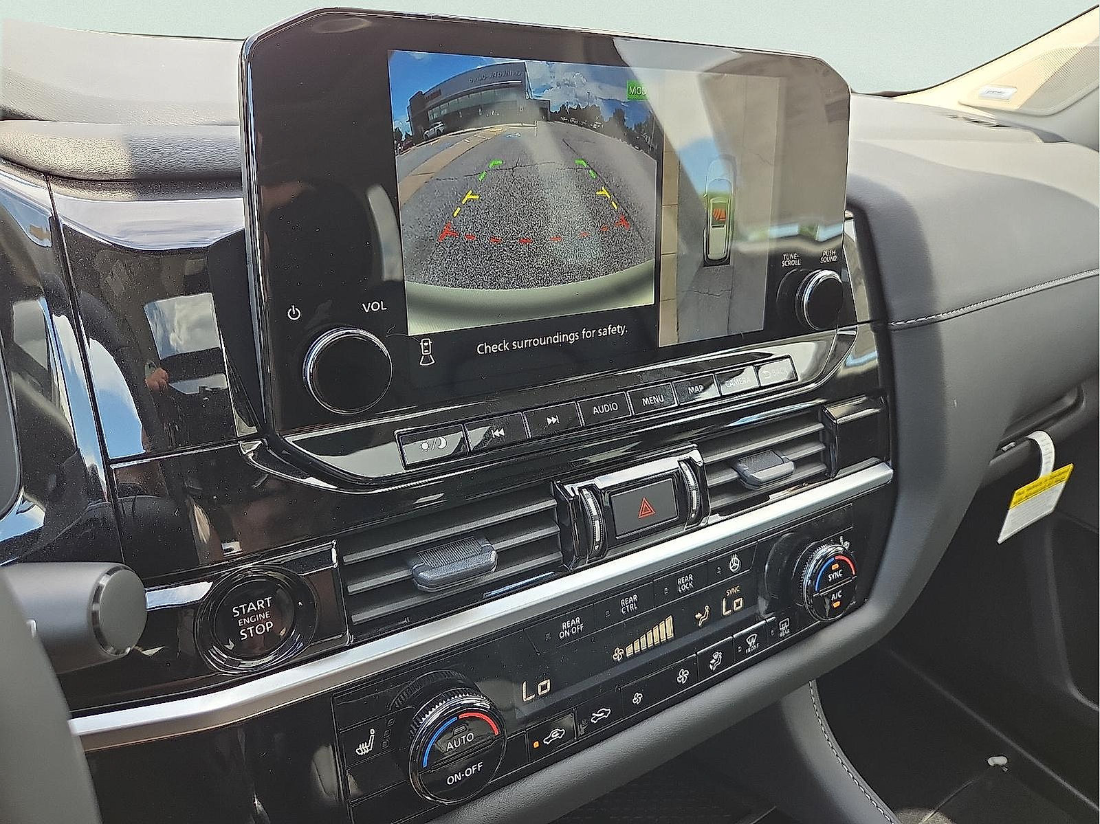 Used 2025 Nissan Pathfinder SL w/ SL Premium Package FWD image 18