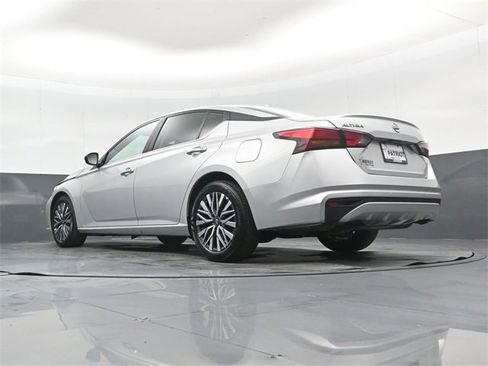 Used 2025 Nissan Altima 2.5 SV image 42