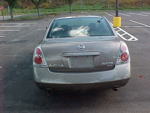 Used 2005 Nissan Altima 3.5 SE w/ (V01) Leather Pkg image 9