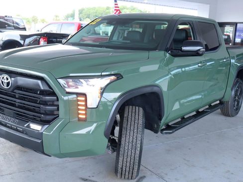 Used 2022 Toyota Tundra SR5 w/ SR5 Premium Package RWD image 9