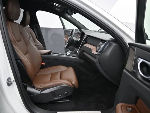 Certified 2024 Volvo XC60 B5 Ultimate w/ Protection Package Premier image 15