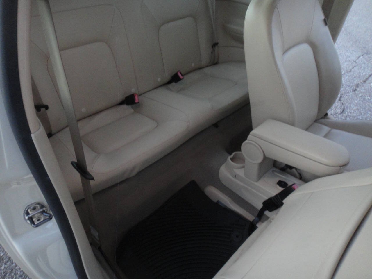 Used 2010 Volkswagen Beetle Coupe FWD image 16