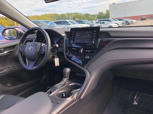 Used 2022 Toyota Camry SE image 18