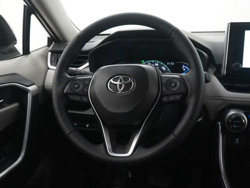 Used 2025 Toyota RAV4 XLE image 16