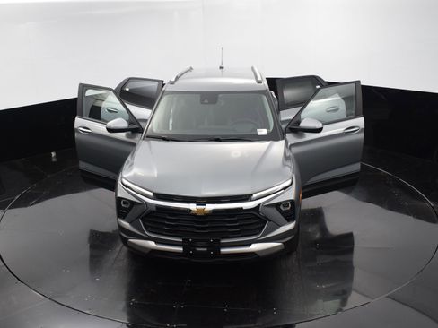 New 2025 Chevrolet TrailBlazer LT w/ Convenience Package FWD image 33
