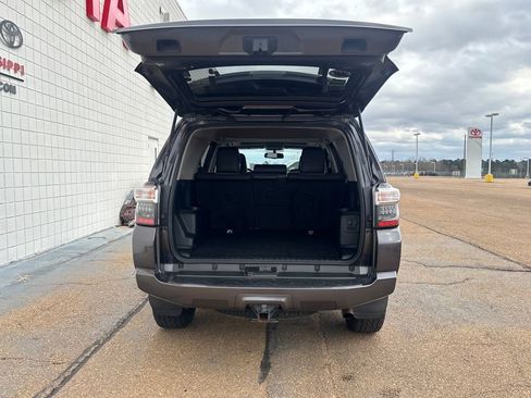 Used 2018 Toyota 4Runner SR5 Premium image 29