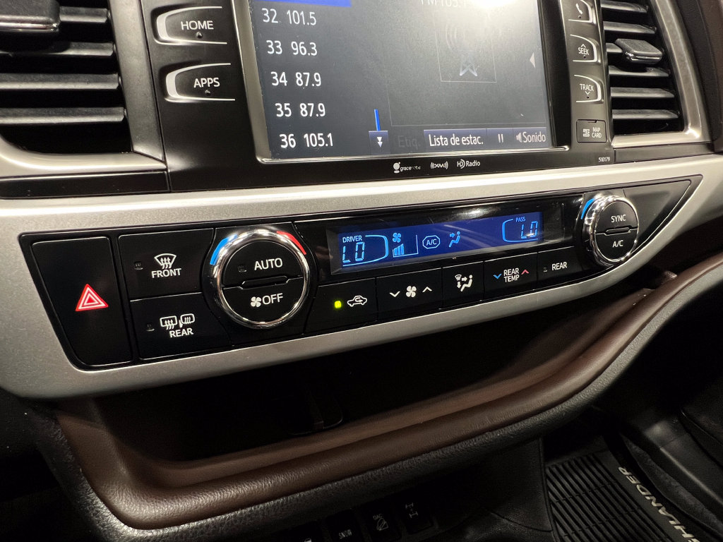 Used 2018 Toyota Highlander XLE AWD/4WD image 25