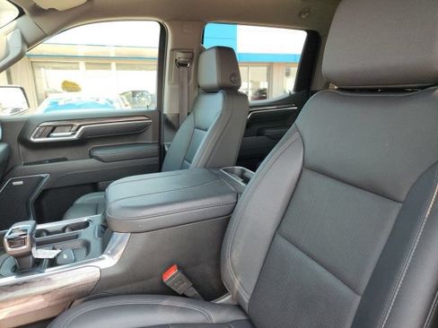 Used 2025 Chevrolet Silverado 1500 LTZ AWD/4WD image 13