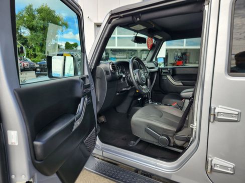 Used 2018 Jeep Wrangler Unlimited Sport S image 21