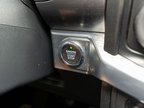 Used 2022 Ford F150 Lariat w/ Equipment Group 502A High image 35