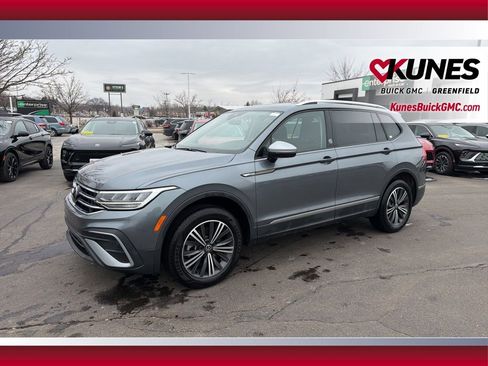 Used 2024 Volkswagen Tiguan SE image 12