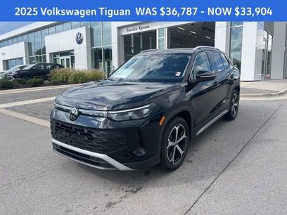 New 2025 Volkswagen Tiguan SE