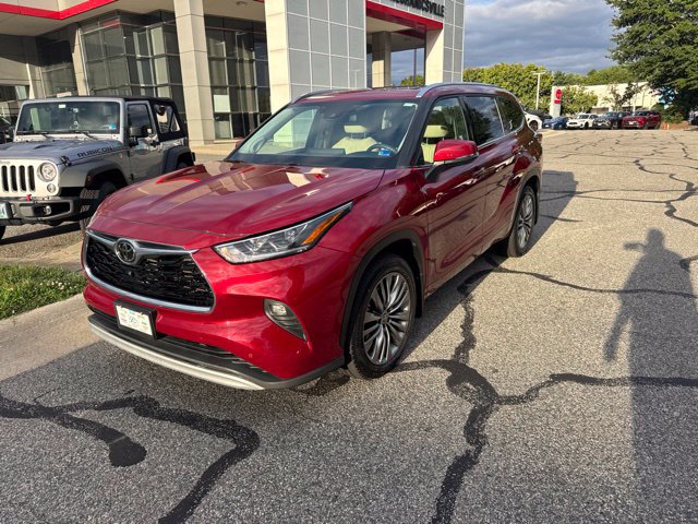 Used 2021 Toyota Highlander Platinum AWD/4WD image 2